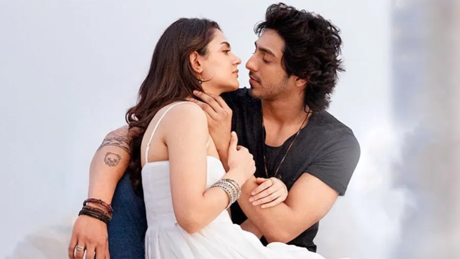 Saiyaara movie stars Aneet Padda and Ahaan Pandey in lead roles